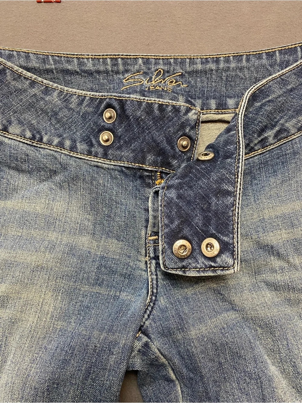 Silver Jeans Women’s Light Wash Blue Denim Bootcut Low-Rise Jeans Size 28/34